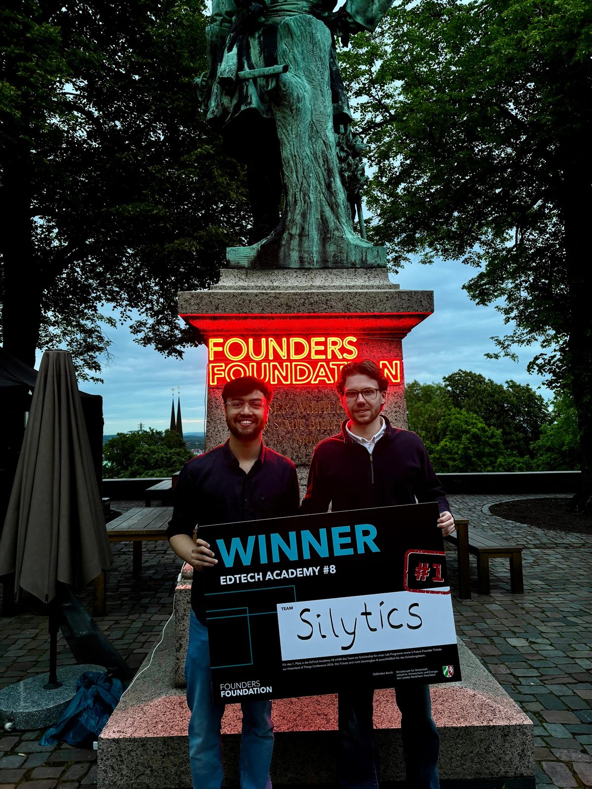 Silas und Malay mit dem Founders Foundation EdTech Academy Preis