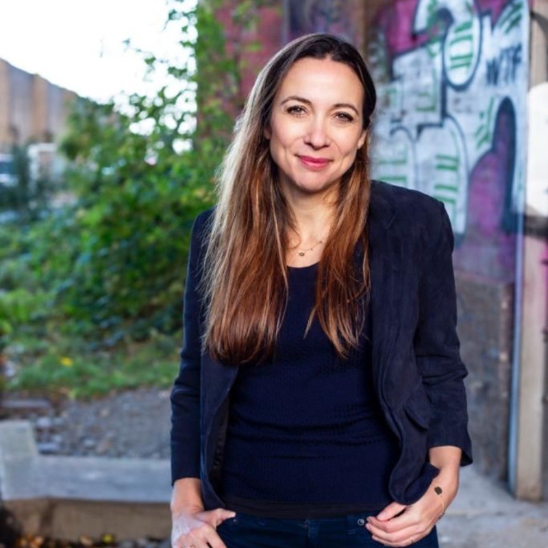 Porträtfoto von Milena Pflügl, Gründerin der Impact School